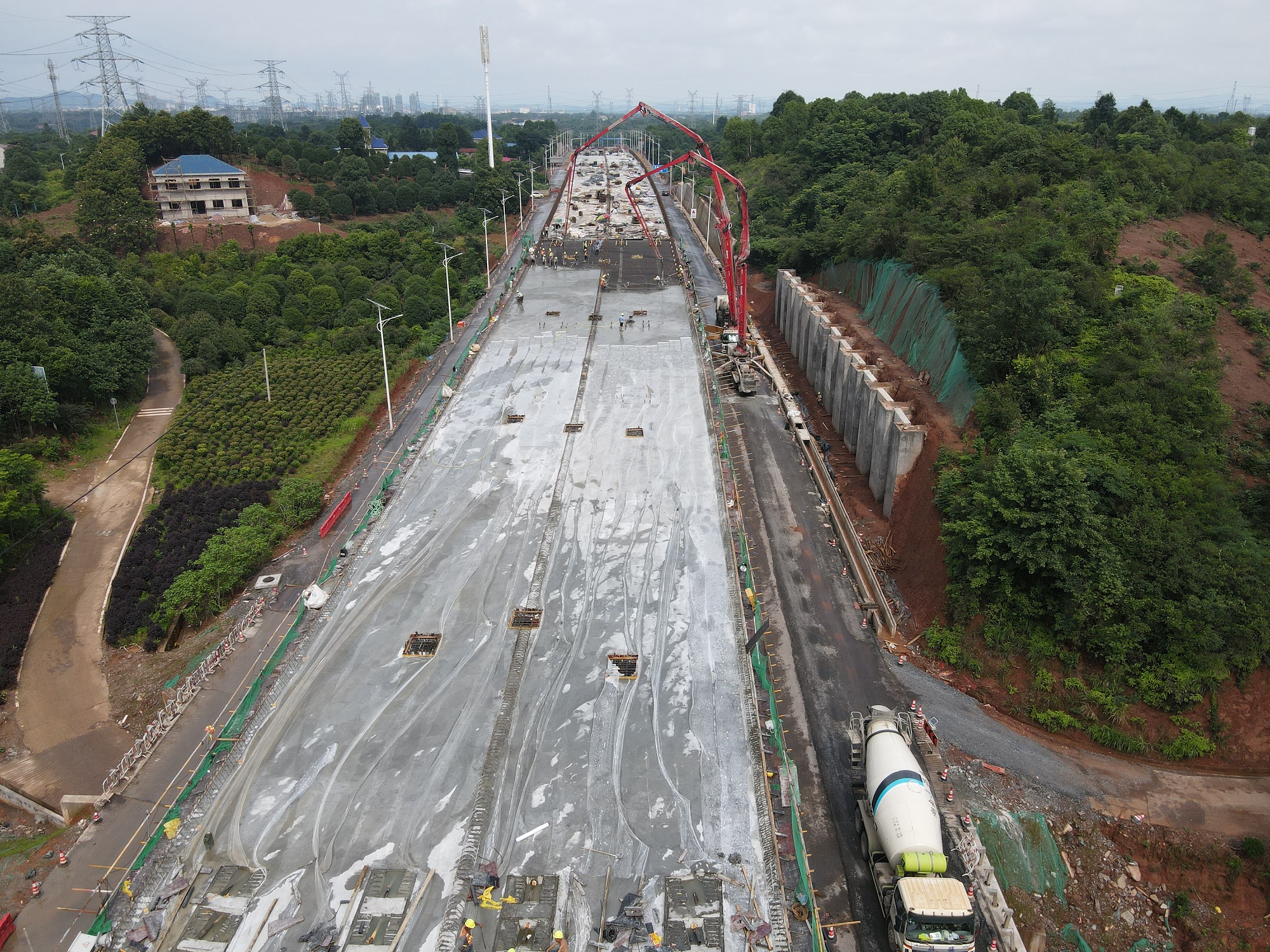 20200619127352.jpg Y325桥现浇箱梁浇筑现场.jpg