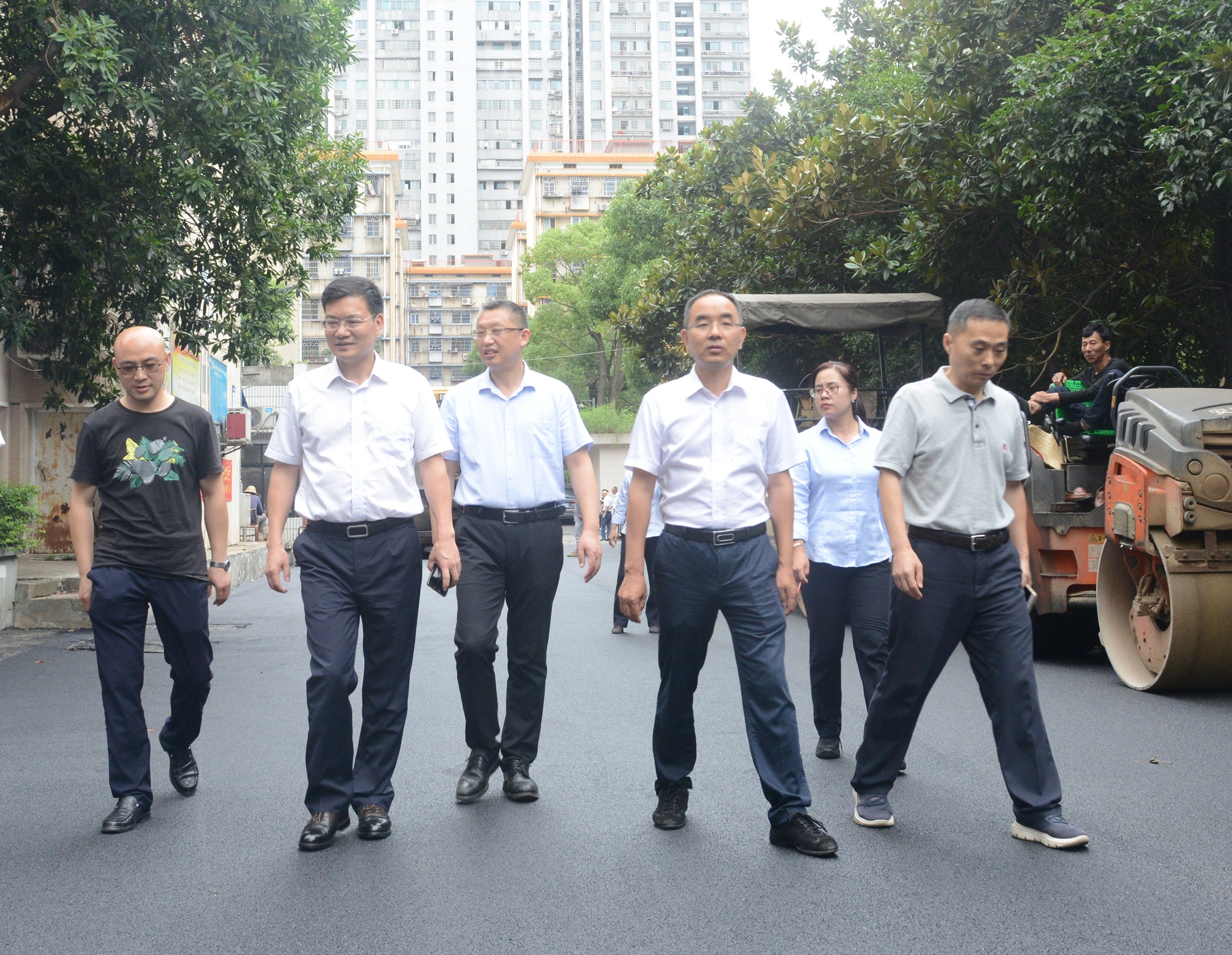 20200624127679.jpg 杨雄伟检查大院沥青路面刷新事情DSC_6474_副本.jpg