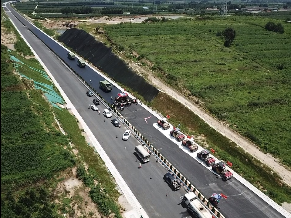 20200810130480.jpg 文莱十四标上面层试验路摊铺圆满完成.jpg