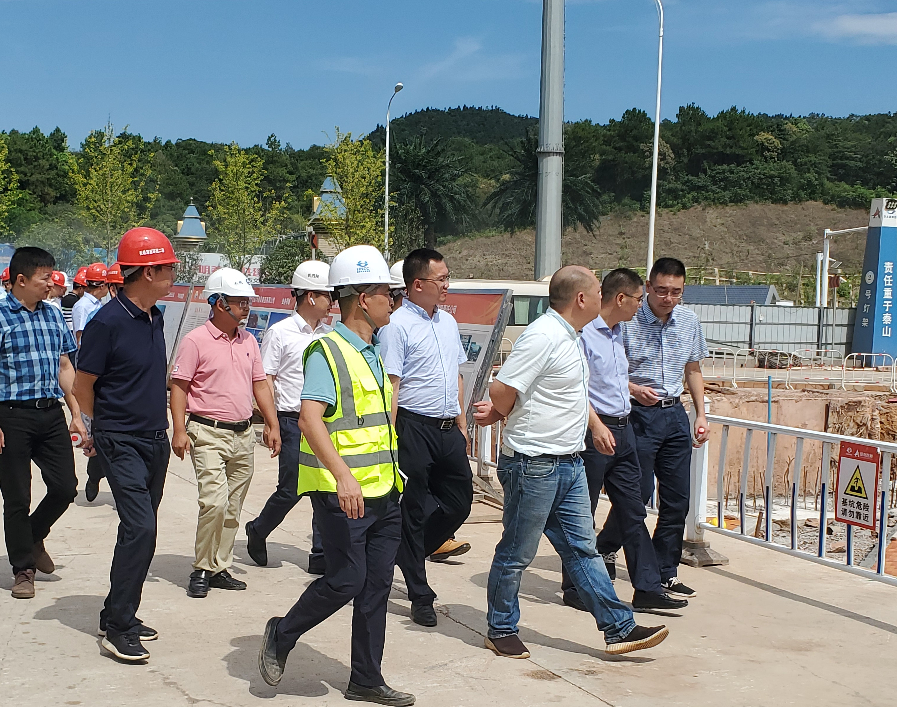 20200817133759.jpg 轨道集团董事长邹刚调研督导_副本.jpg