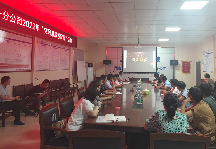 ͼ1 ��֯����ԢĿ����ר��Ƭ������������Զ��·�ϡ���һ����������ˡ��.jpg