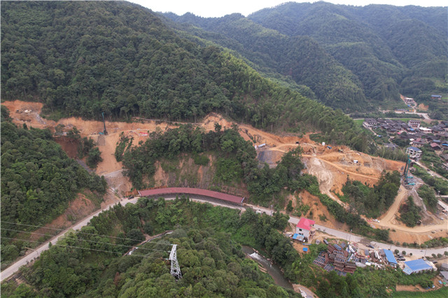 汀坪溪大桥9-18号桩基位置所有位于陡坡之上.jpg