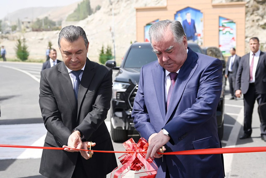 20250901561306.jpg 20250826 奥塔公路正式通车 图1:总统总理剪彩_副本.jpg